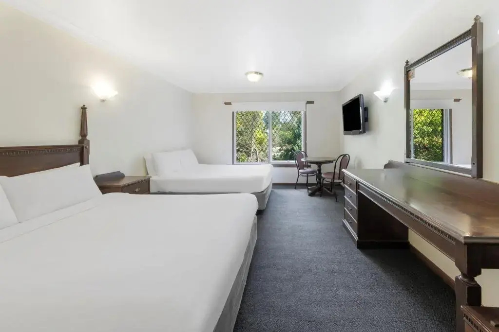 Standard Triple room