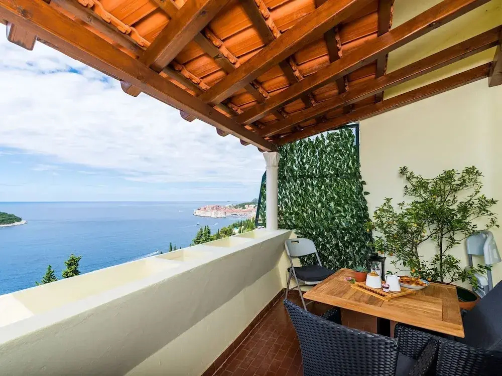 Apartment Reale - One Bedroom Apartment With Balcony and Sea View