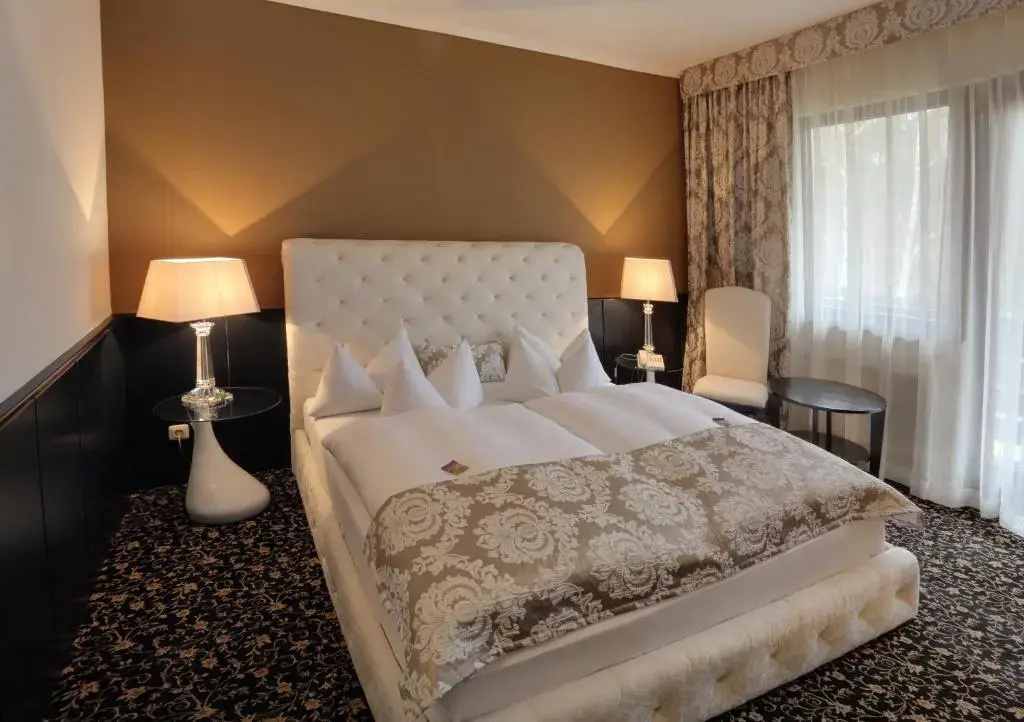 Deluxe Double room (full double bed)