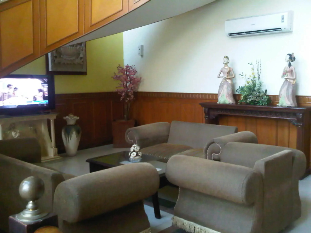 Lobby & Reception