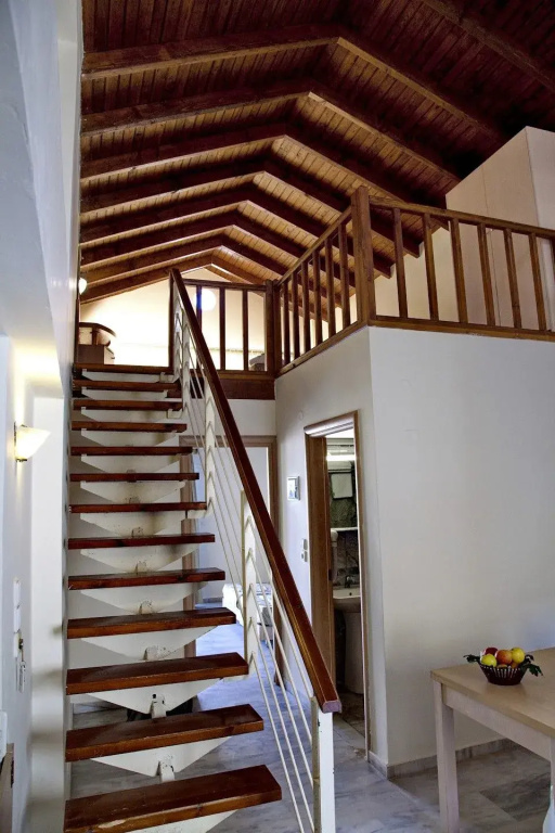 2 Bedrooms Maisonette