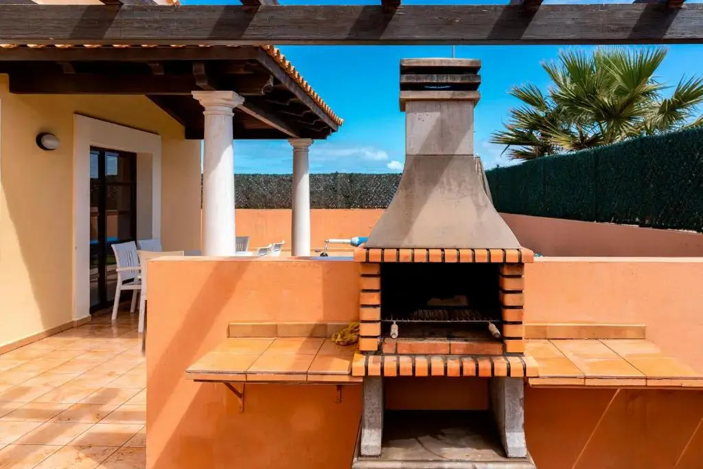 HolidayVilla Serenity with Pool & BBQ by HolidaysHome