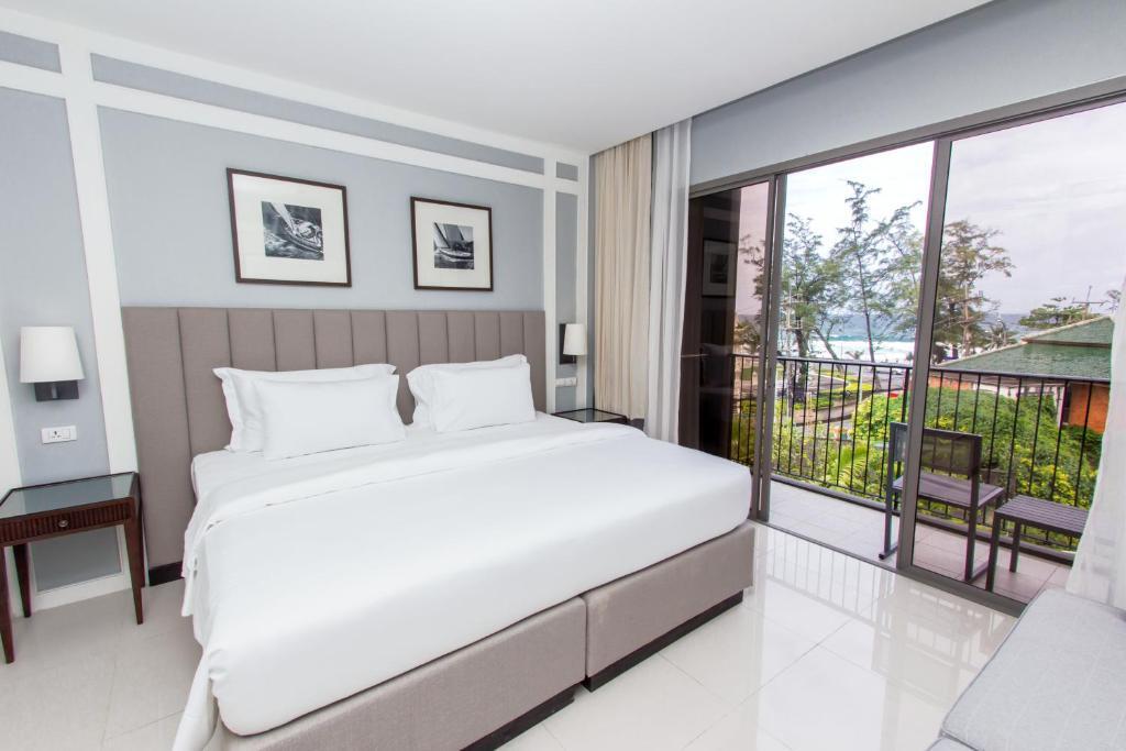 Двухместный номер Deluxe с видом на бассейн двуспальная кровать в Sugar Marina Resort - ART - Karon Beach