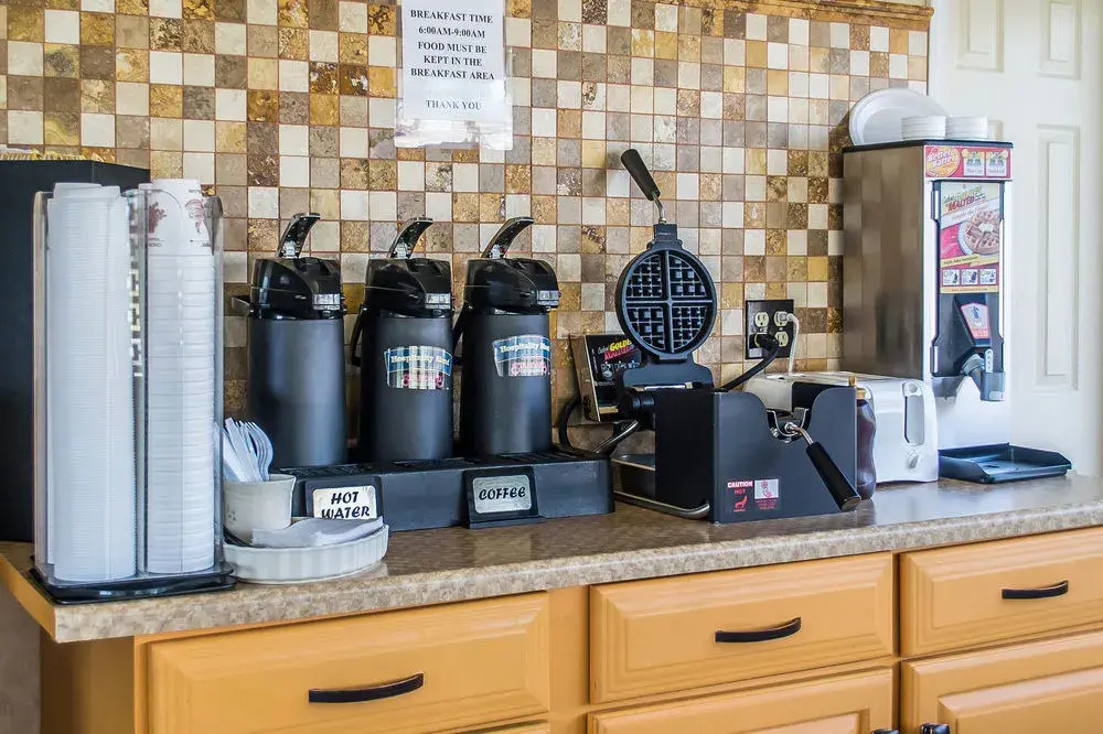 Econo Lodge Inn & Suites - фото 4