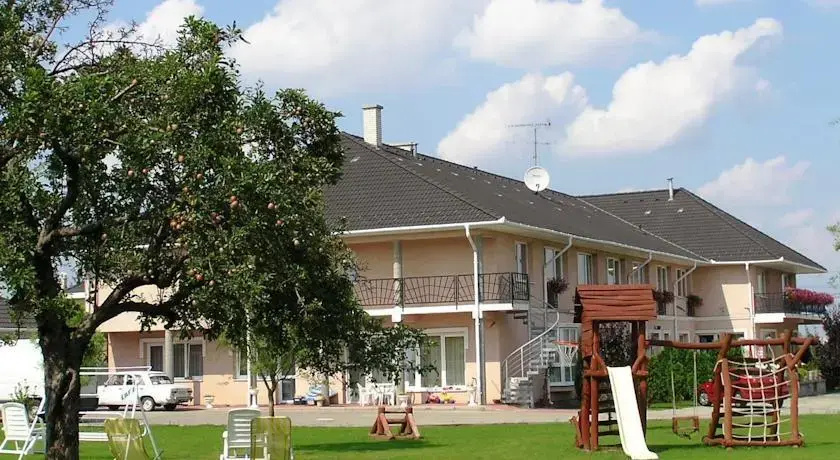 Kincsem Wellness Hotel