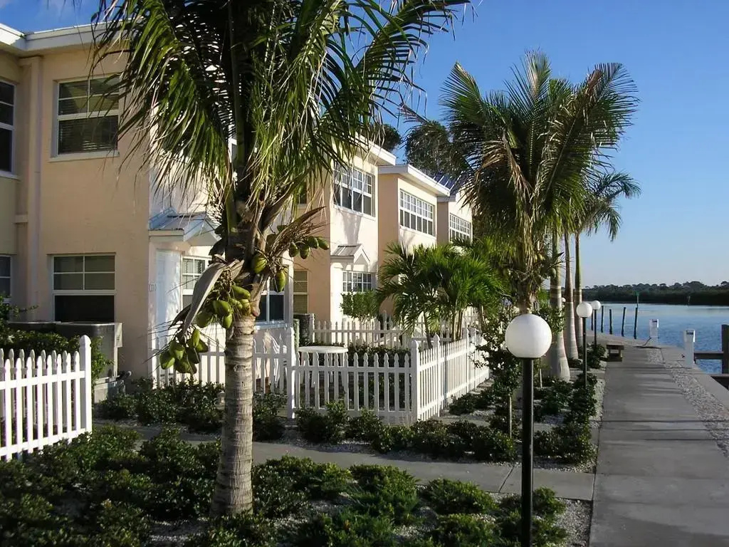 Barefoot Beach Resort - Général