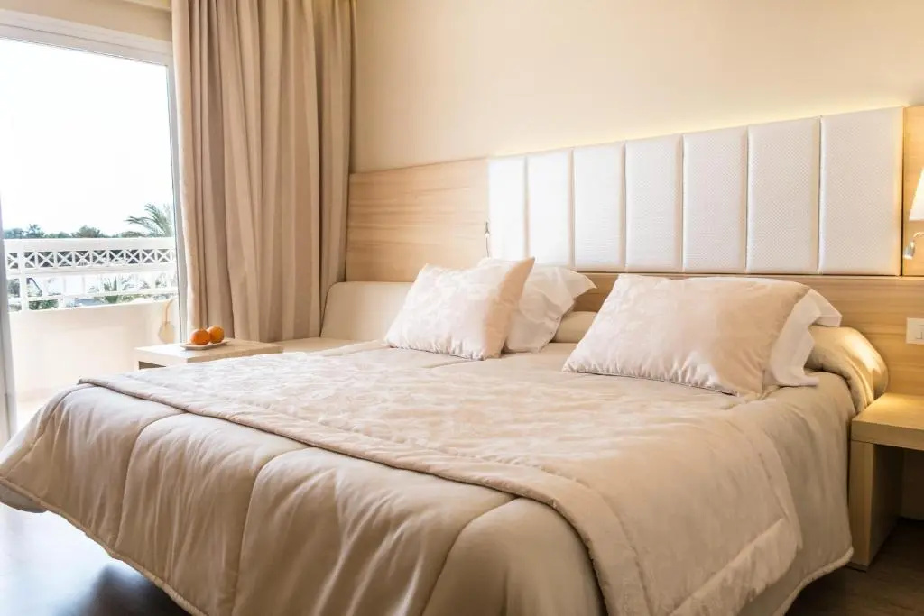 Double room (full double bed)