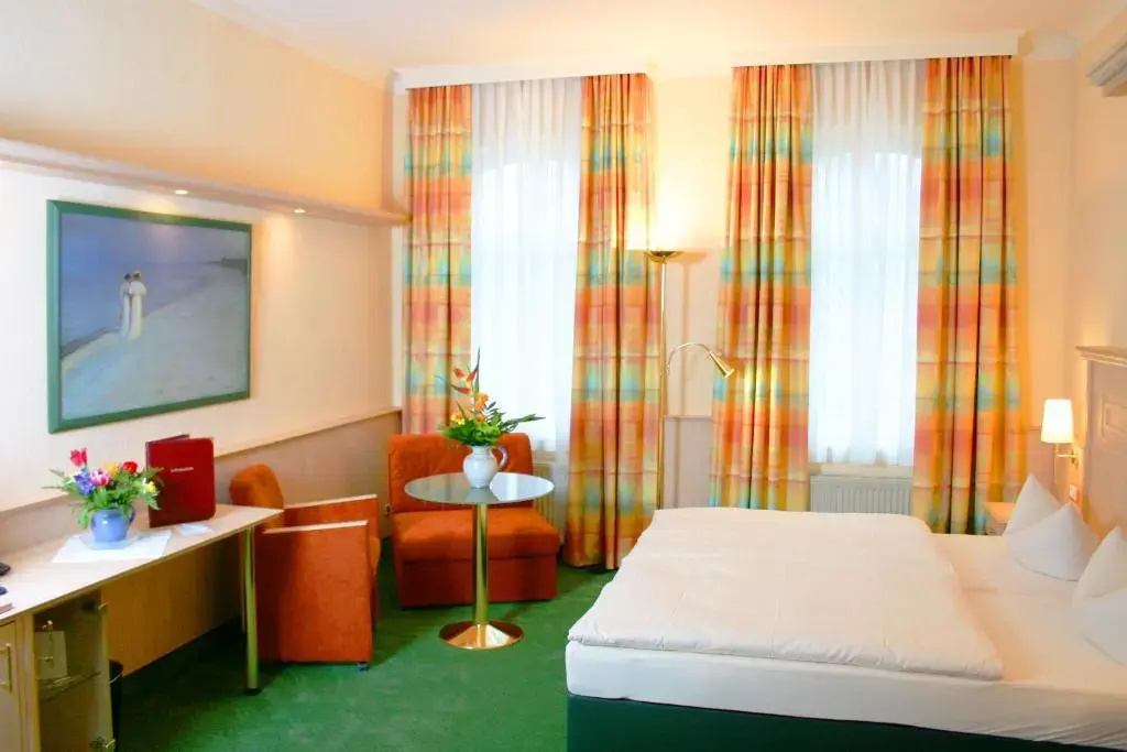 Standard Double room (full double bed)