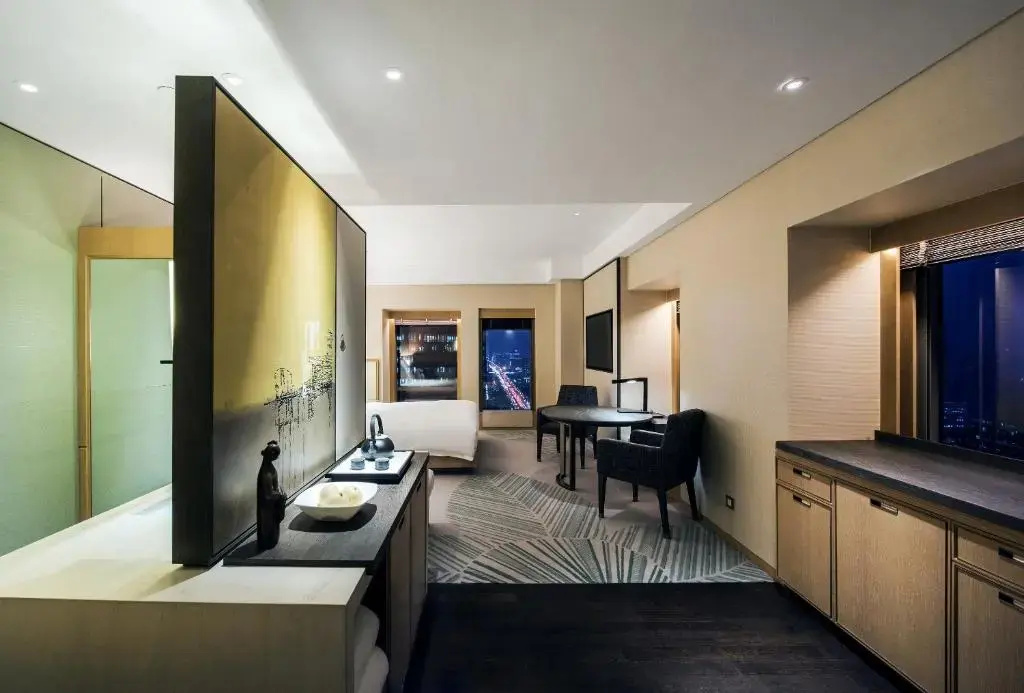 Deluxe Double room with city view (full double bed)