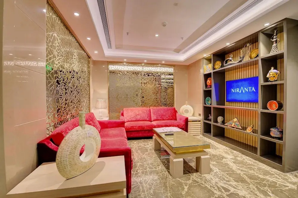 Lobby & Reception