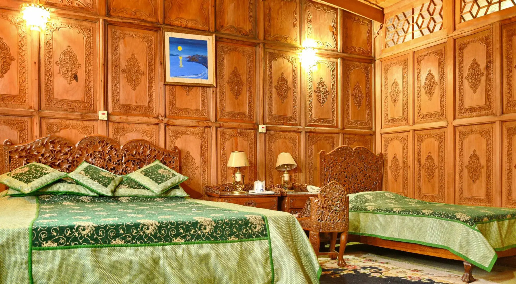 Premier room
