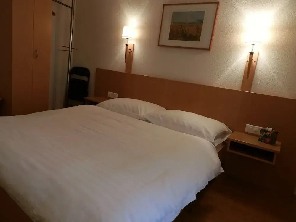 Economy room