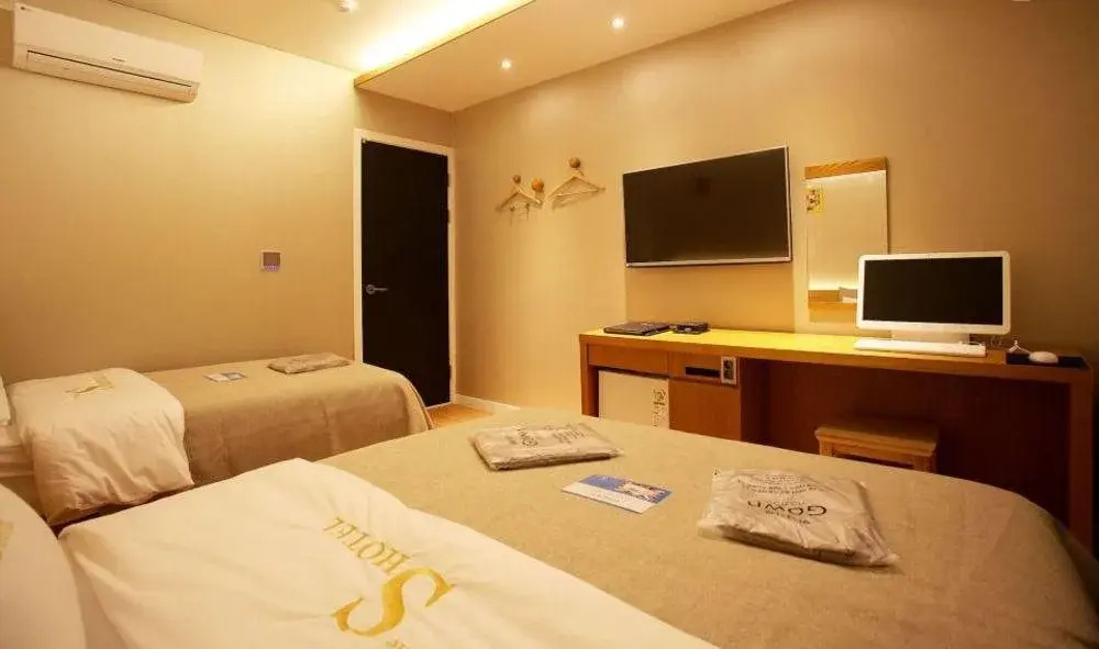 Bedroom