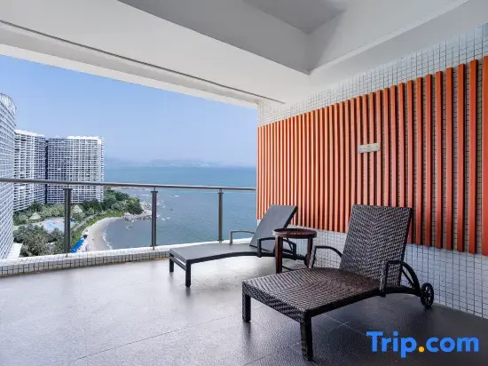 Семейный люкс с видом на море в Country Garden Silver Beach Hotel