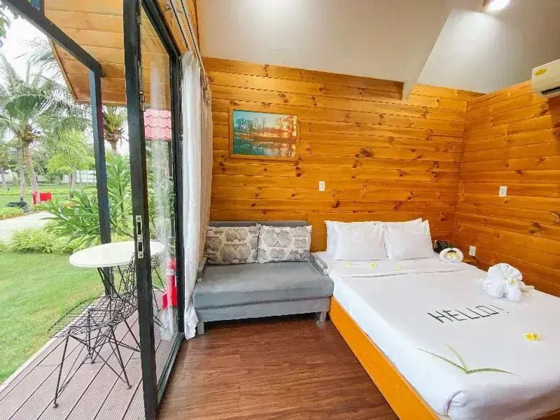 Bungalow with balcony and with garden view
