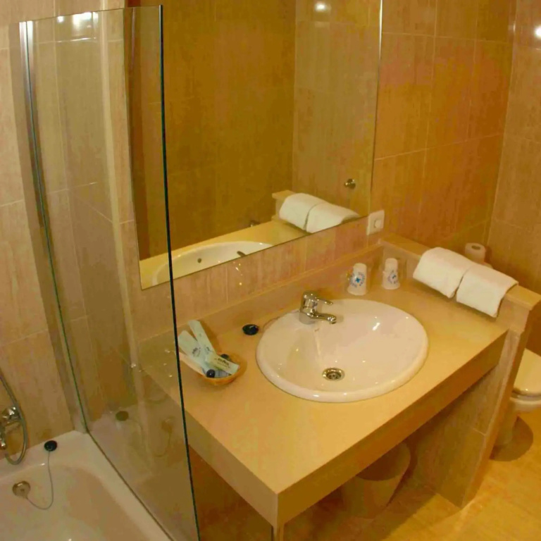 Hotel Puerta De Santillana - Général