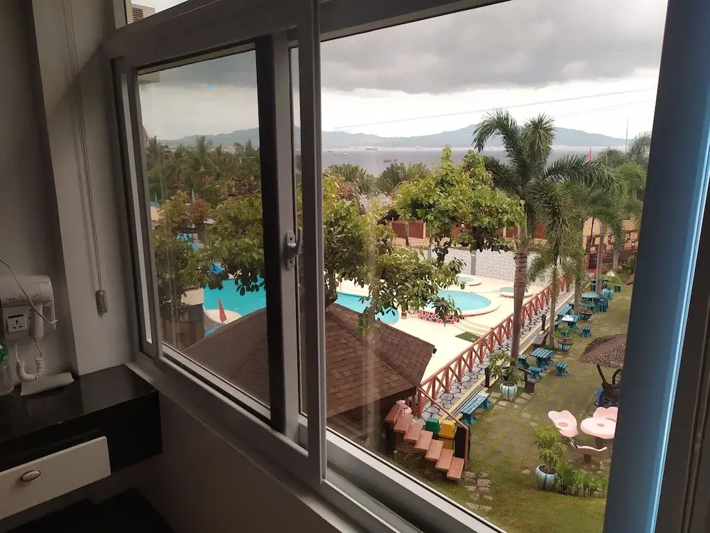 Deluxe Double room (full double bed)