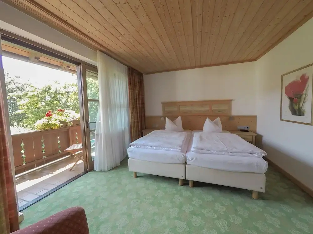 Standard Double room with balcony (full double bed)