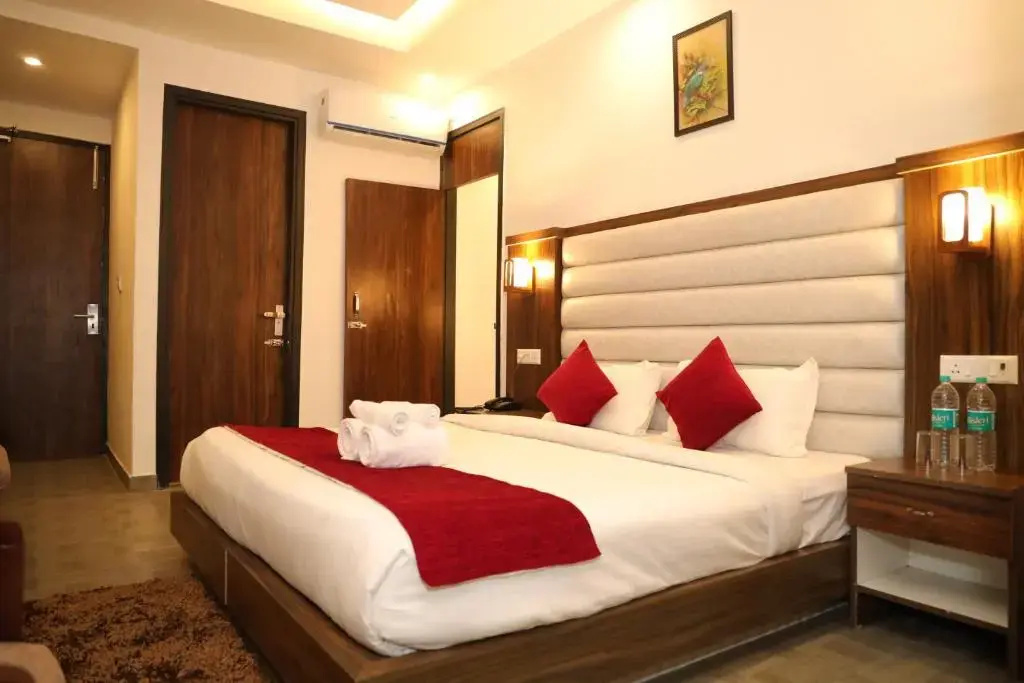Standard Double room (full double bed)