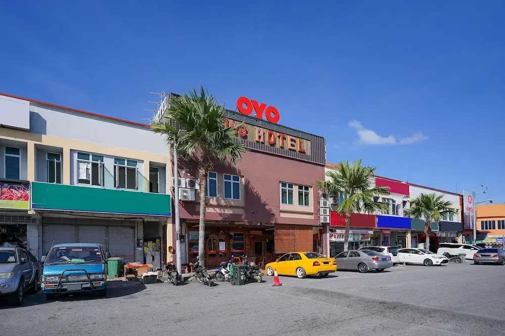 OYO 89976 Fins Hotel