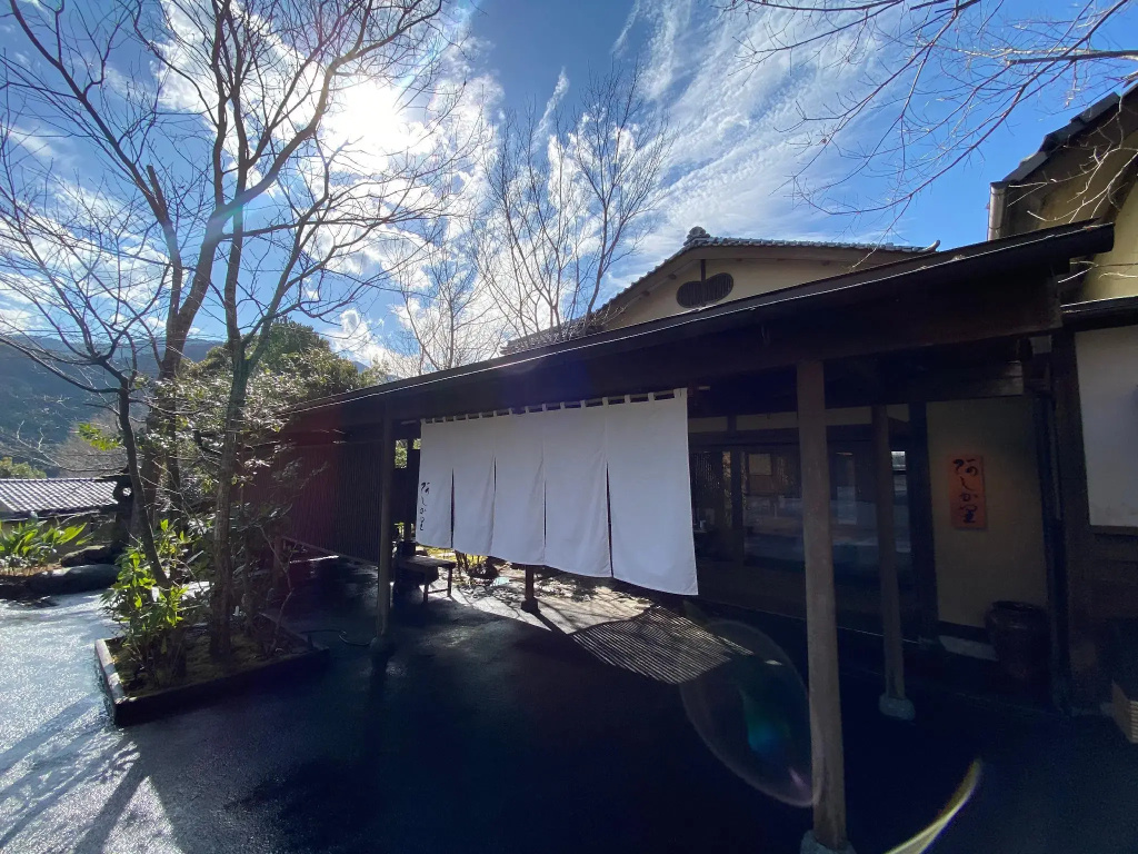 Yugawara Onsen Ashikari Ryokan