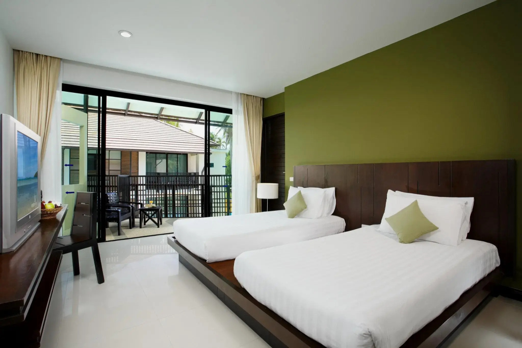 Superior Double room with pool view (full double bed)