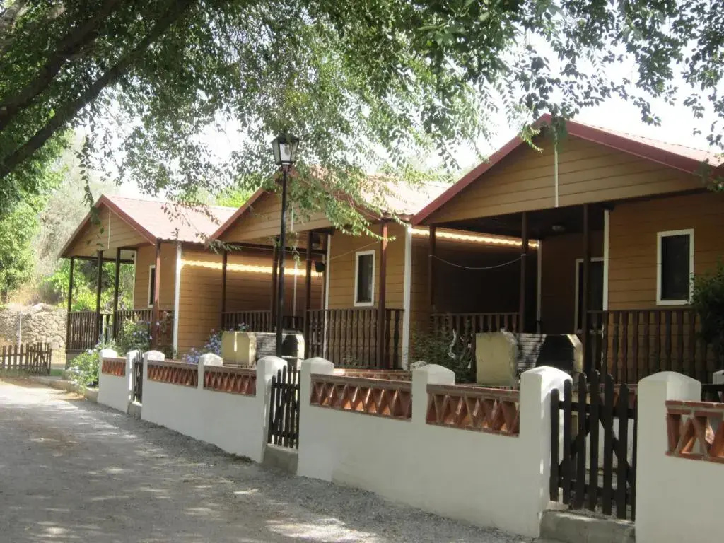 2 Bedrooms Bungalow