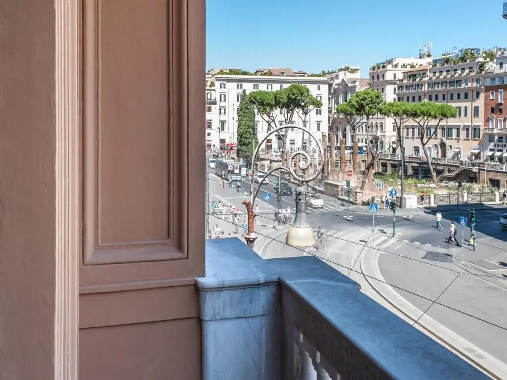 Suite with balcony and with city view