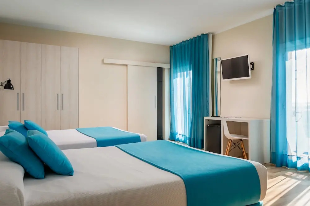 Promo Double room with balcony (full double bed)