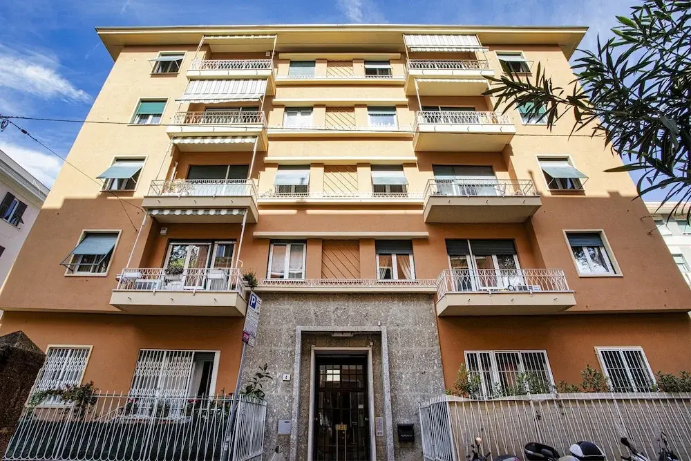 Light Apartment in Albaro