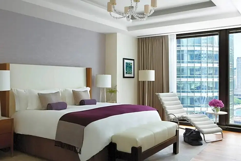 1 Bedroom Double Club Suite with lake view (full double bed)