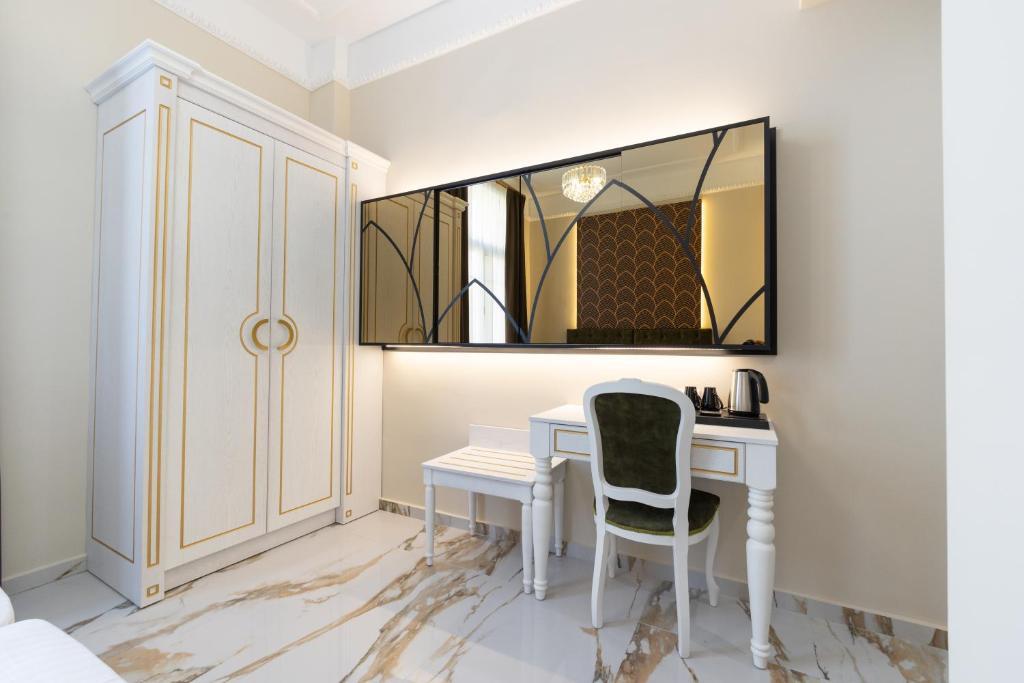 Двухместный номер Deluxe двуспальная кровать в Modern Luxury Hotel