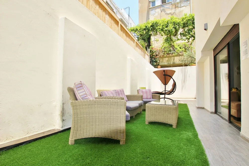 Amazing 3 Bedroom Garden Apartment near Gordon Beach