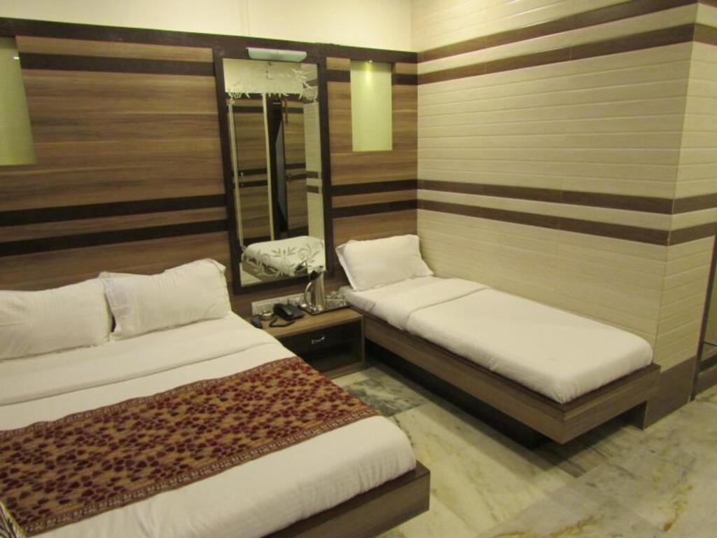 gallery_image_hidden_12