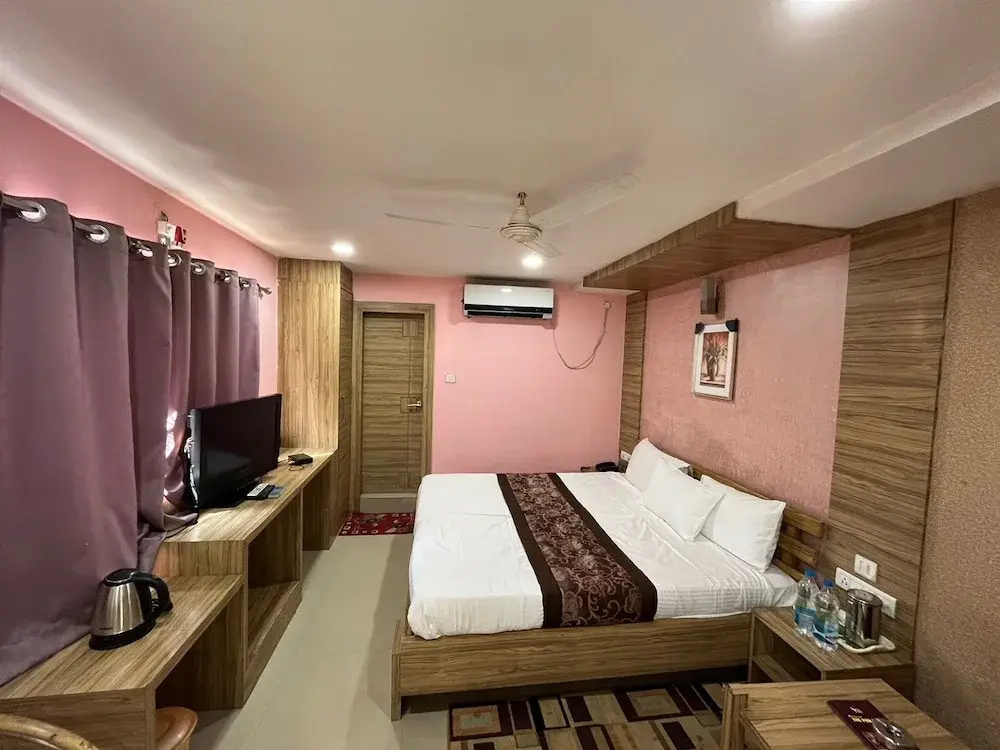 Superior Double room (full double bed)