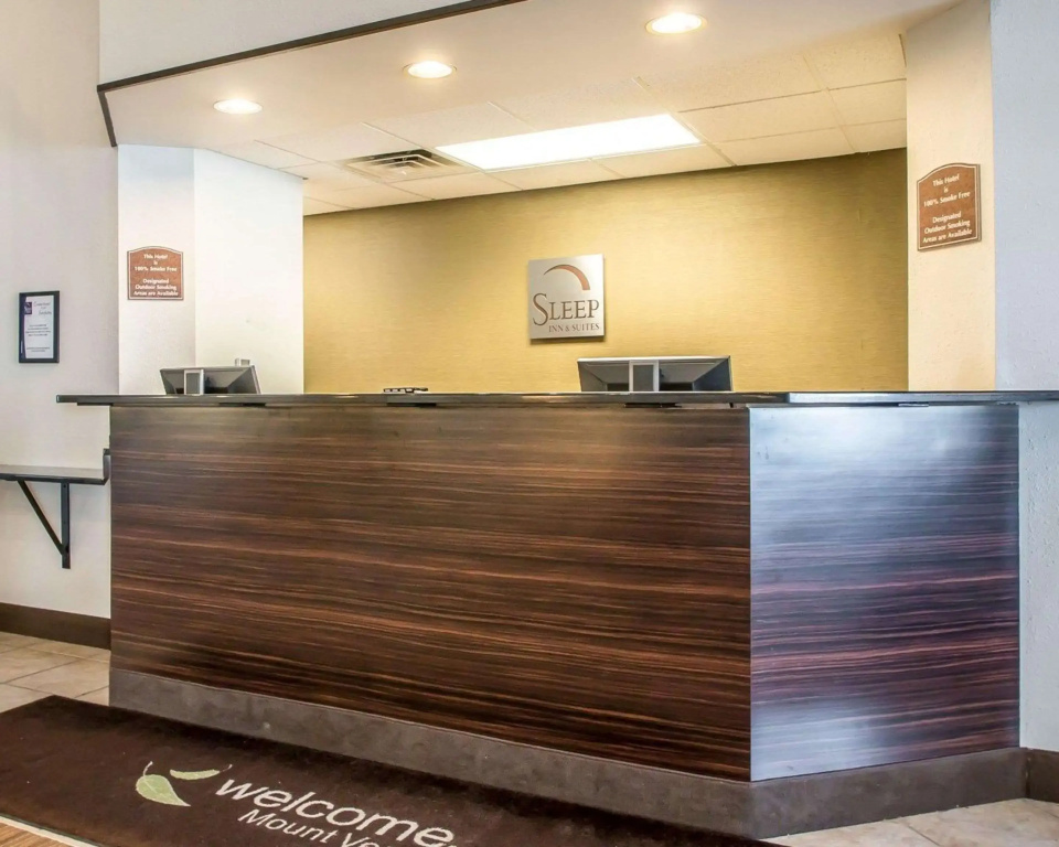 Lobby & Reception