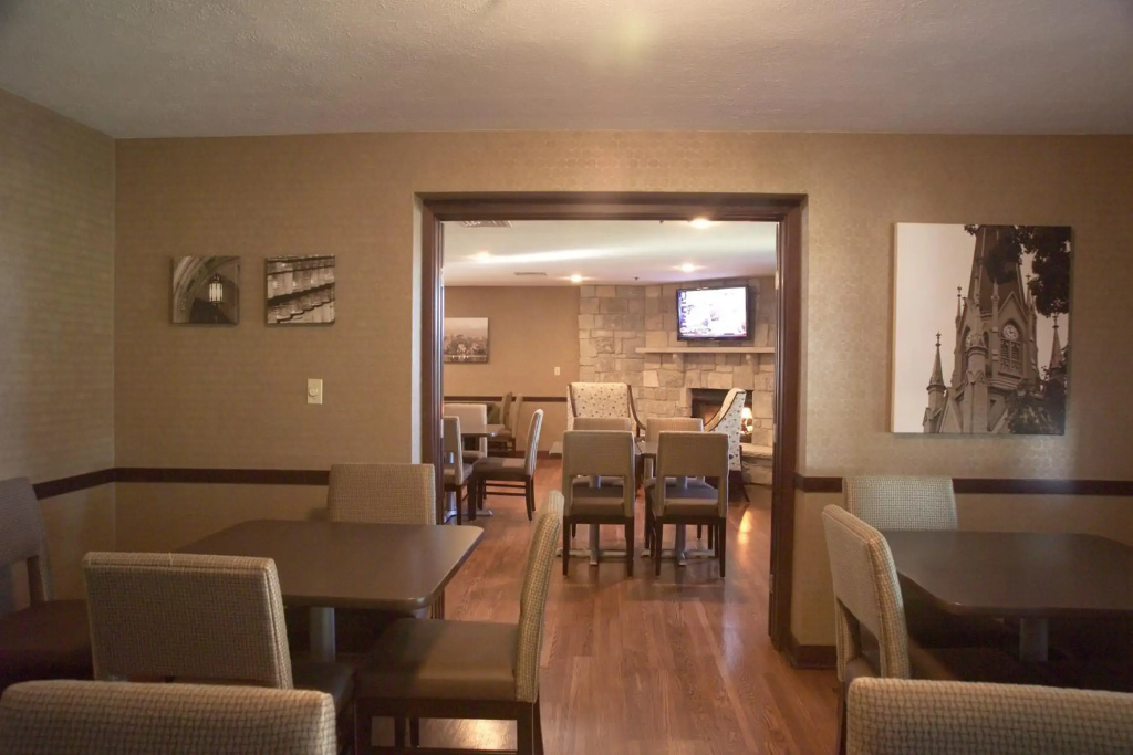 Ivy Court Inn & Suites - фото 24