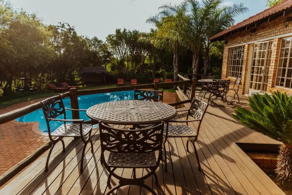 Standard room with pool view