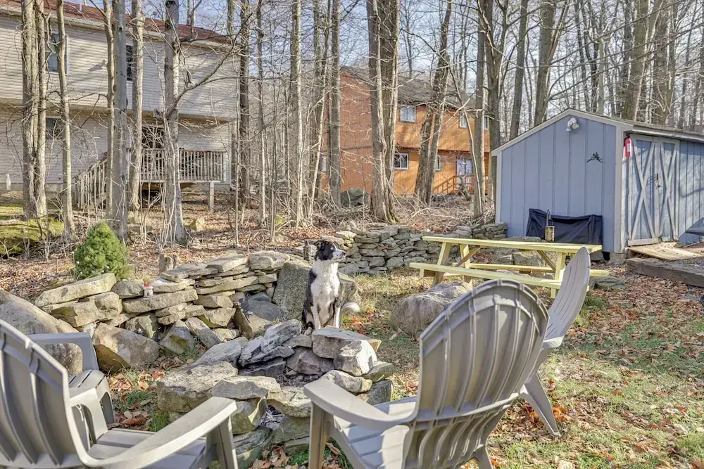 Fire Pit, Pool & Beach Access: Tobyhanna Home!