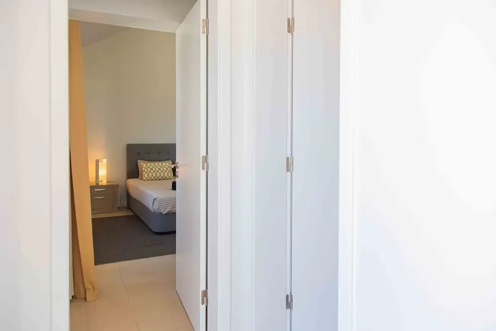 2 Bedrooms Cottage oceanfront
