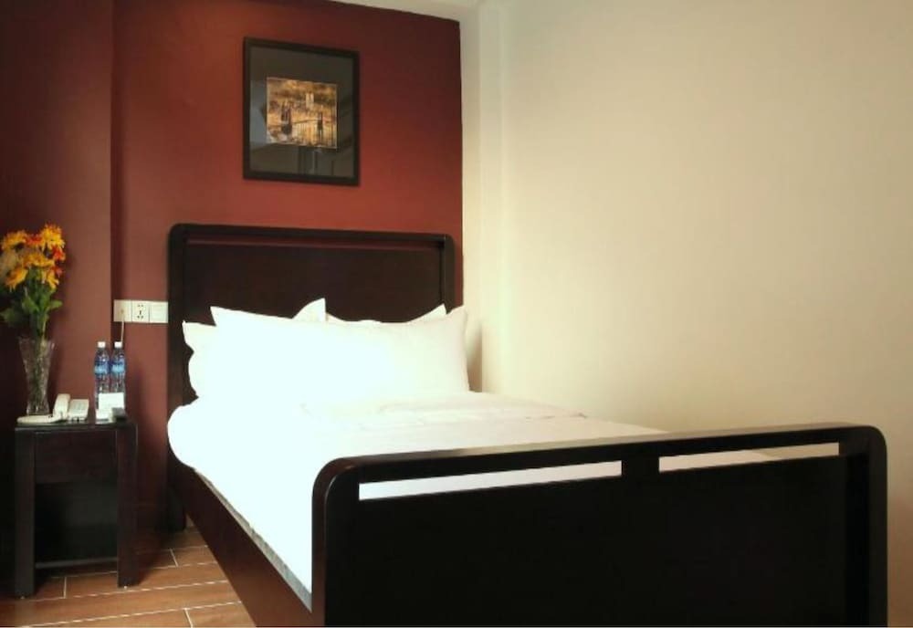 Crossroads Hotel