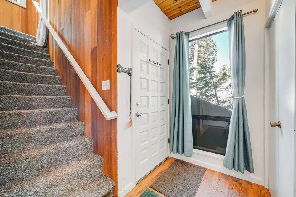 1 Mi to Lake Tahoe: Condo w/ Pool Access