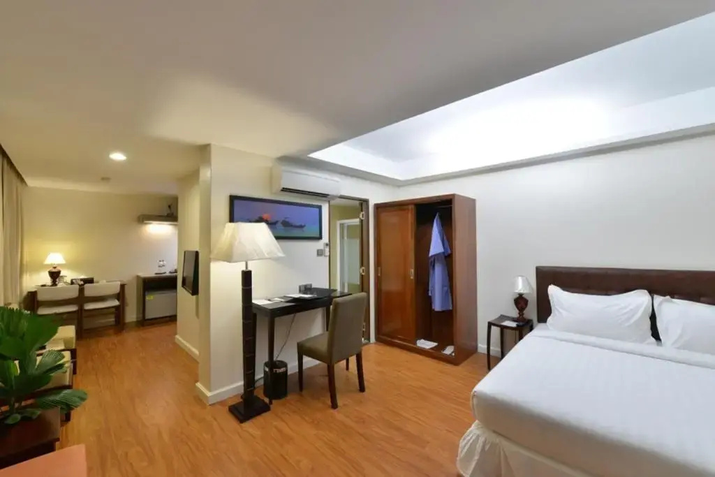 Deluxe Double room (full double bed)