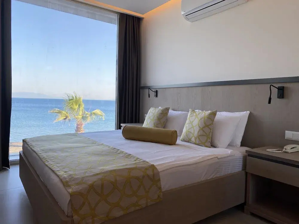 Luxury Double Suite with sea view full double bed
