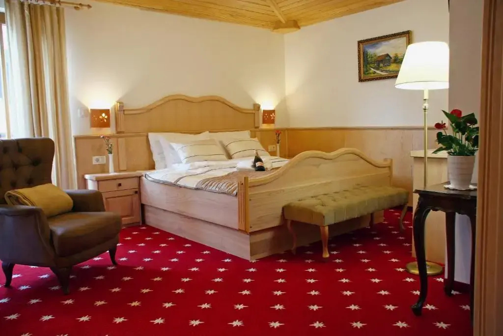 Standard Double room with balcony (full double bed)