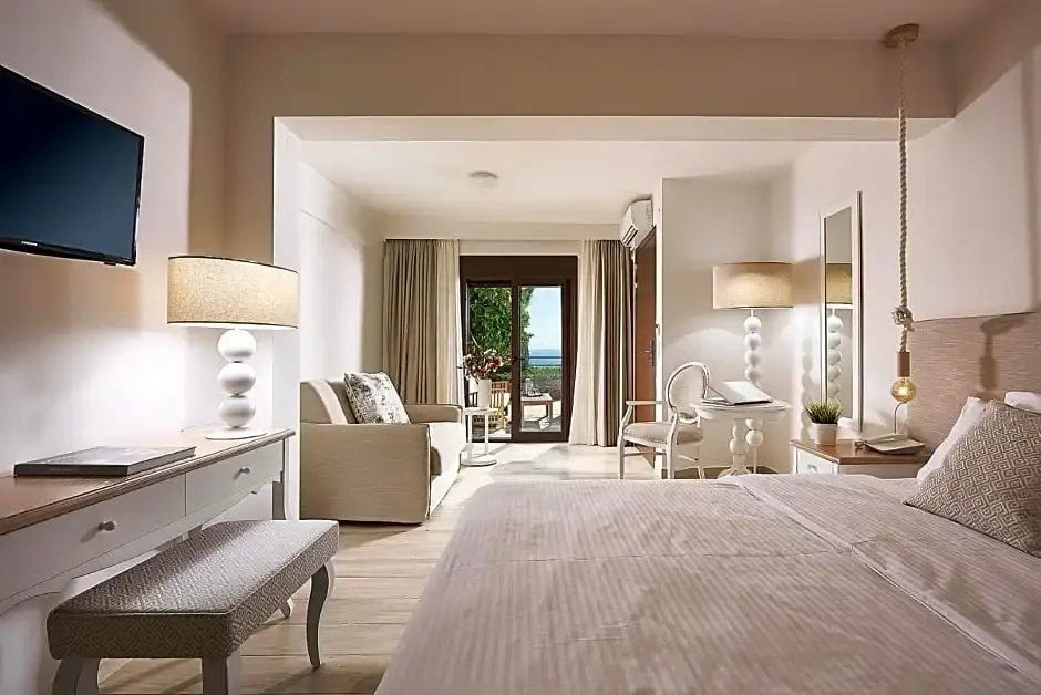 Deluxe room with balcony and with sea view