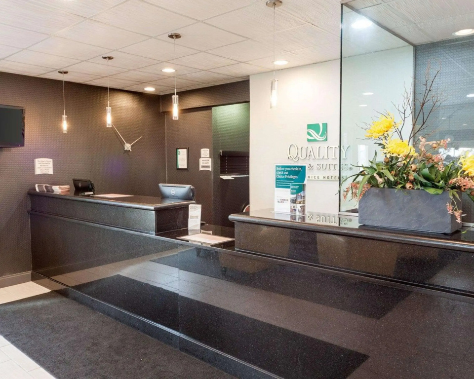 Lobby & Reception
