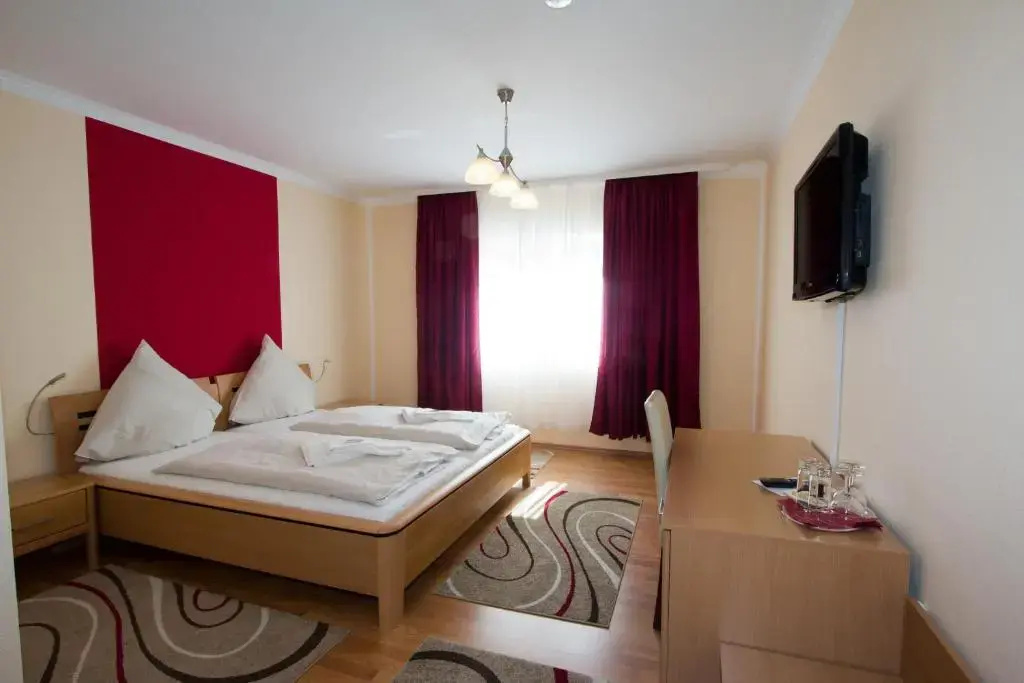 Standard Double room (full double bed)