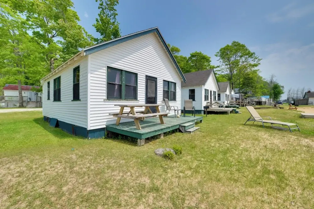 Free Boat Rentals! Beachside Les Cheneaux Cabin