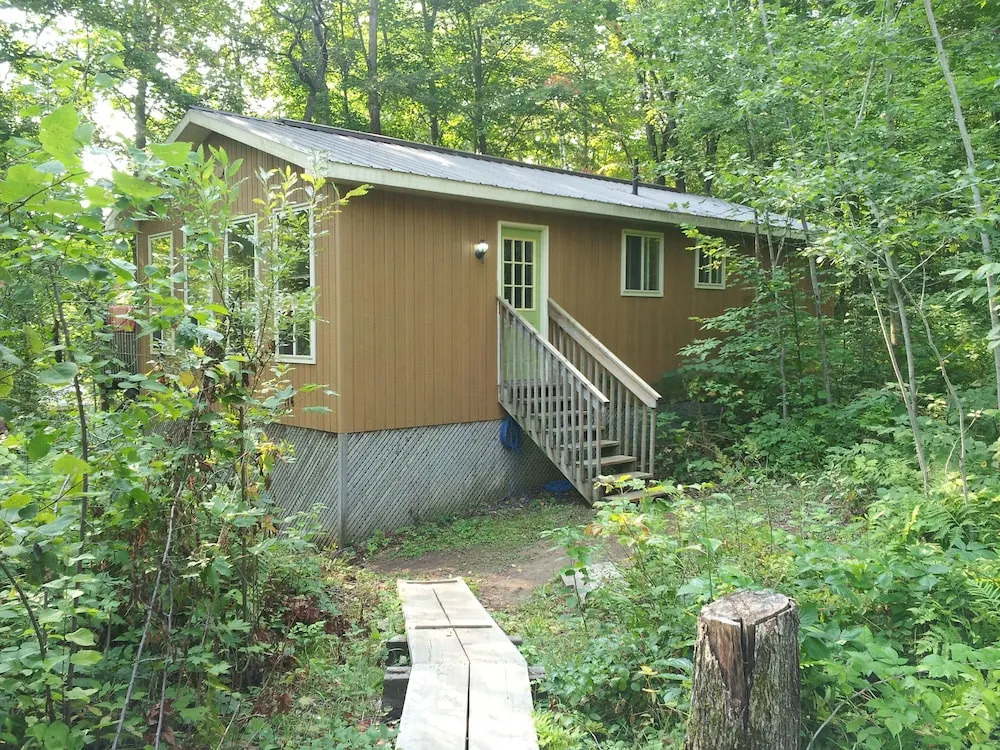 3 Bedrooms Cottage with balcony and with garden view